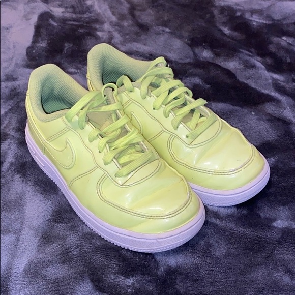 COPY - Nike Air Force 1 Patent Leather LV8 Neon Green - Picture 2 of 5